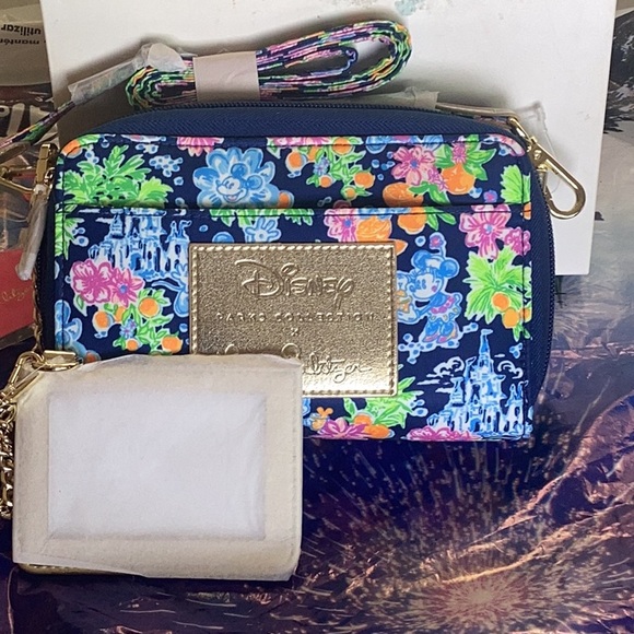 Disney parks X Lilly Pulitzer crossbody bag - Picture 3 of 9